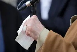 راز انگشتر سفید رهبر انقلاب در طی مذاکرات ایران و آمریکا فاش شد