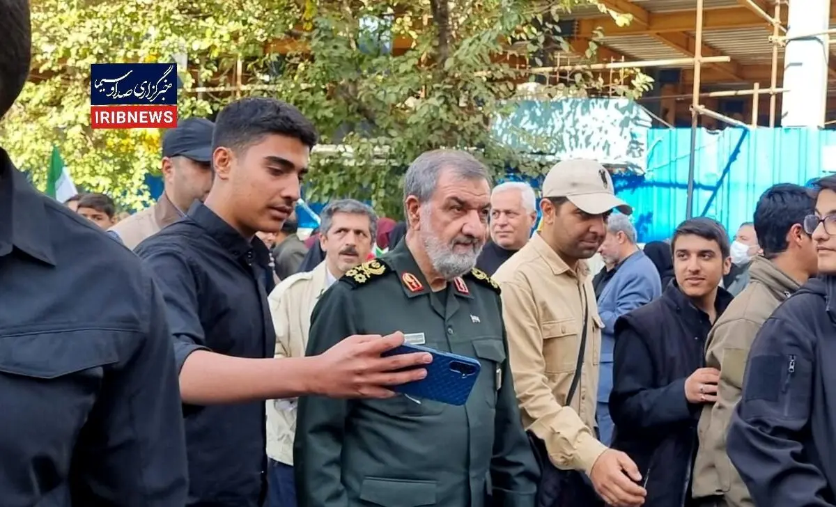 محسن رضایی: به دنبال ساخت بمب اتم نیستیم