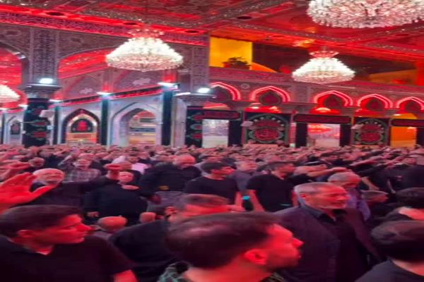طنین شعار ابالفضل علمدار خامنه‌ای نگهدار در حرم امام حسین (ع)