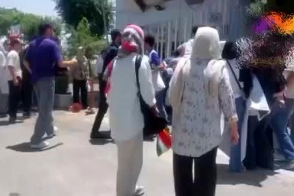 تجمع دوومیدانی‌کاران مقابل وزارت ورزش برای استعفای حدادی