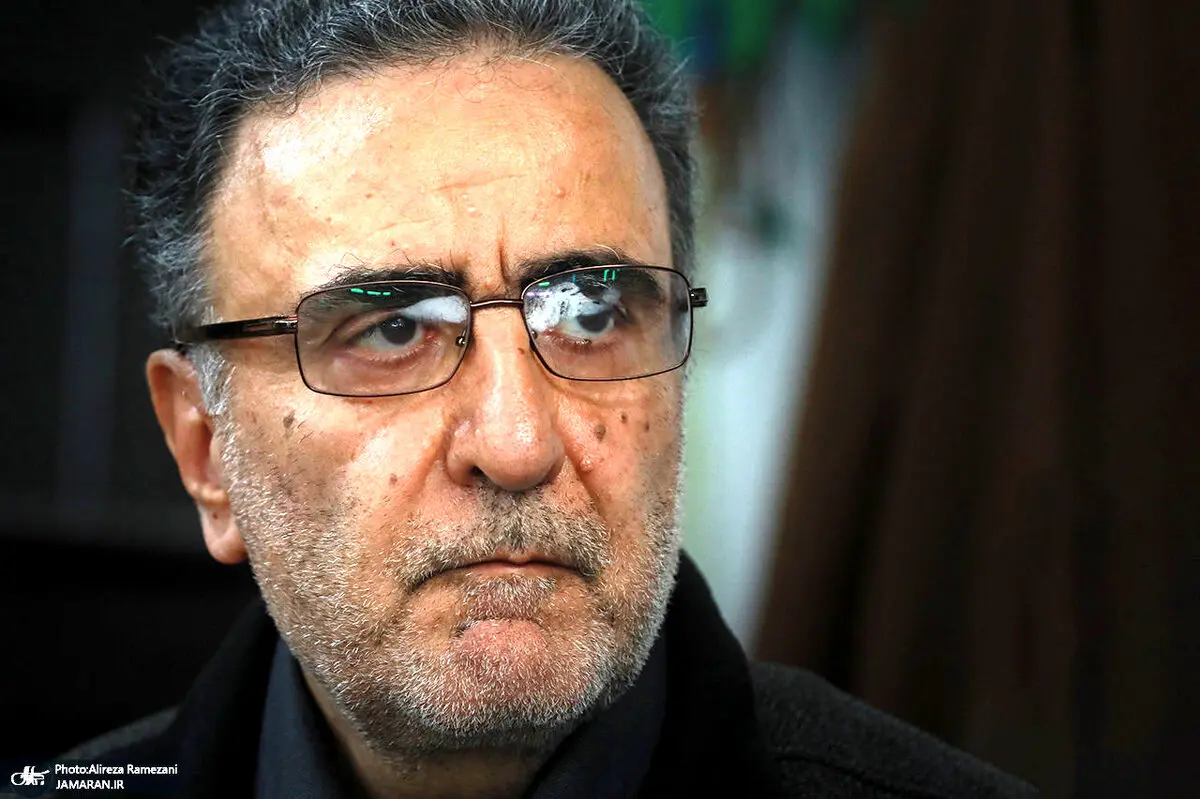 اولین عکس از مصطفی تاجزاده در تشییع پیکر برادرش