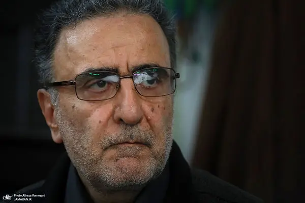 اولین عکس از مصطفی تاجزاده در تشییع پیکر برادرش