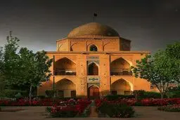 آرامگاه بی‌بی دختران، گذر سنگ سیاه شیراز