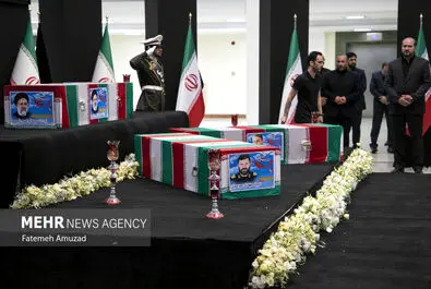 ادای احترام مقامات کشورها