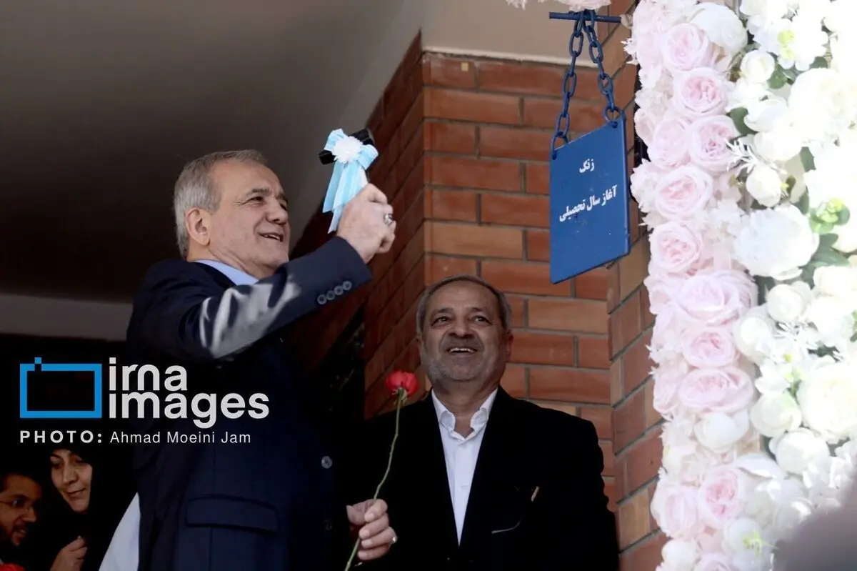 نواختن زنگ آغاز سال تحصیلی جدید توسط رئیس جمهور