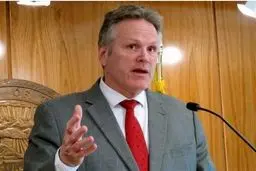 فرماندار آلاسکا حمایت خود را از نامزدی ترامپ در انتخابات اعلام کرد