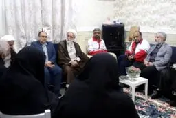 دیدار نماینده رهبر معظم انقلاب با خانواده‌های داغدیده بندرعباس
