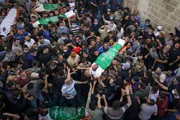 ببینید | تشییع پیکر نمادین ۸۱ شهید در عربستان