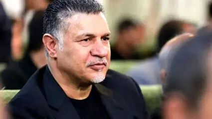 هجوم مردم به خودروی علی دایی در مراسم اکبر عبدی + فیلم