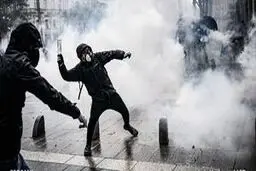  زخمی شدن بیش از ۱۰۰ پلیس فرانسوی در تظاهرات روز کارگر+ فیلم