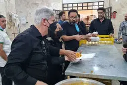 سفیر برزیل و بولیوی در آشپزخانه یک هیئت عزاداری