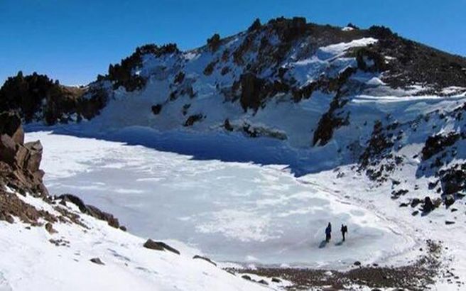  قدم زدن شگفت انگیز روی دریاچه یخ زده قله سبلان