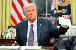 رونمایی ترامپ از کارت طلایی ۵ میلیون دلاری اقامت دائم آمریکا