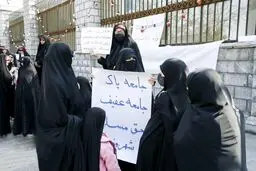 تندرو‌ها حجاب را سر نیزه کرده‌اند
