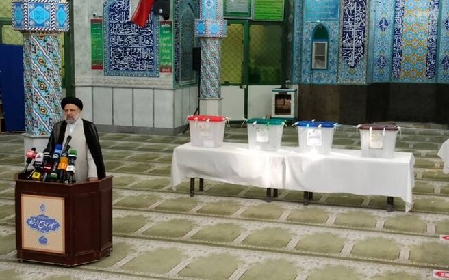 رئیسی: برای حل مشکلات مردم شب و روز نمی‌شناسم

