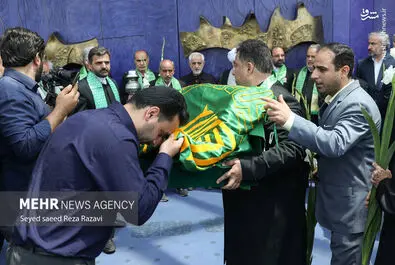 پرچم رضوی در برج میلاد