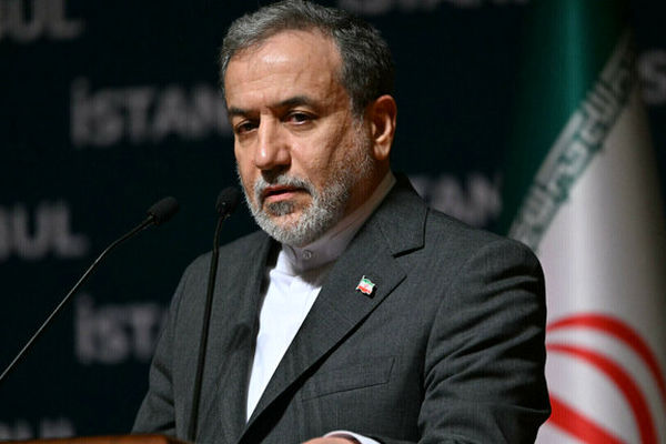 عراقچی: ترور بزدلانه رهبران یمنی که با نقض حاکمیت سرزمینی یمن همراه بود