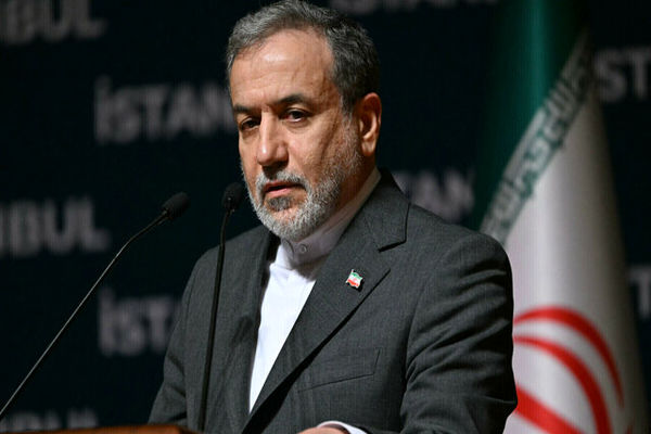 عراقچی: ترور بزدلانه رهبران یمنی که با نقض حاکمیت سرزمینی یمن همراه بود