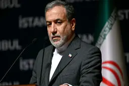 عراقچی: ترور بزدلانه رهبران یمنی که با نقض حاکمیت سرزمینی یمن همراه بود