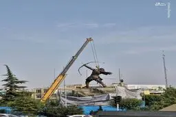 عکس: نصب مجسمه ۱۵ متری آرش کمانگیر در میدان ونک تهران