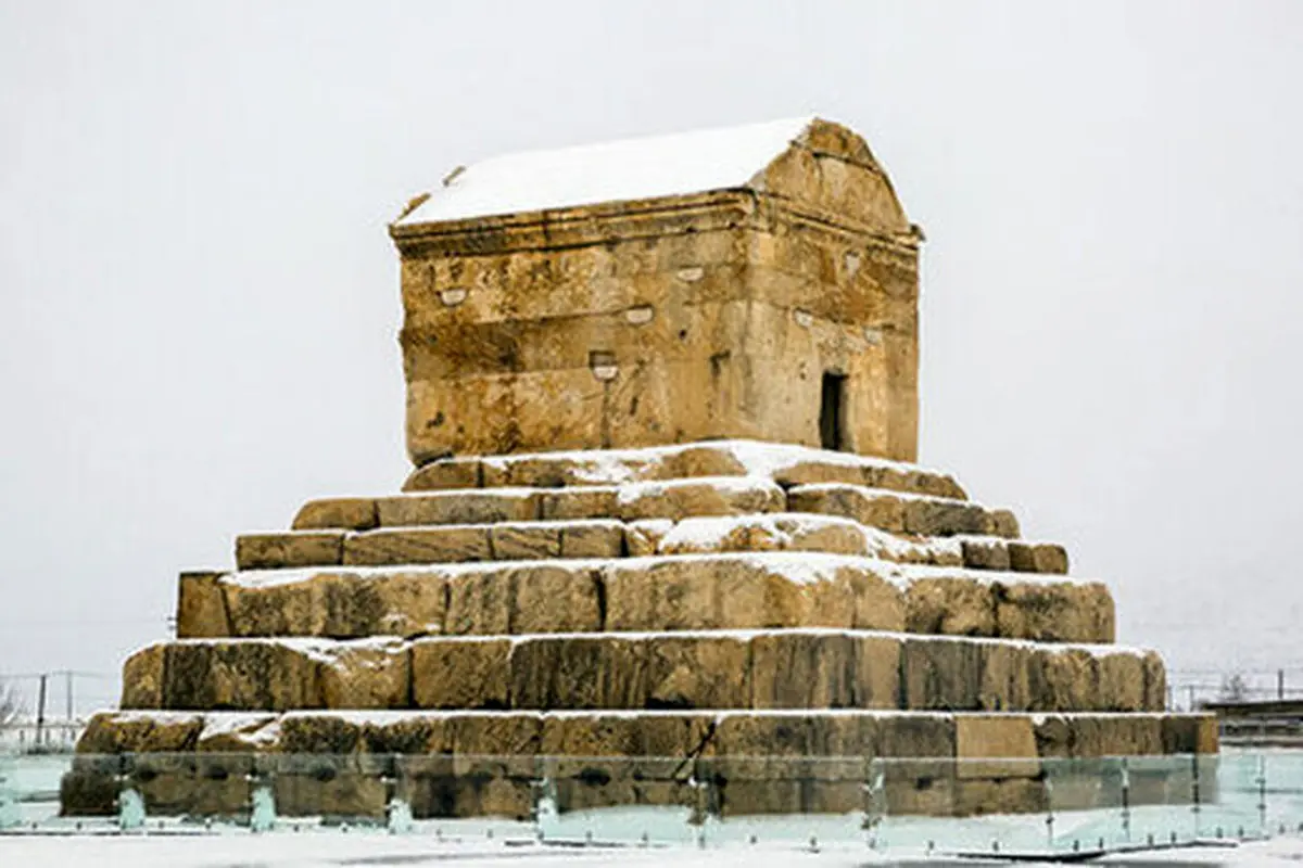 بارش شدید برف در پاسارگاد و آرامگاه کوروش