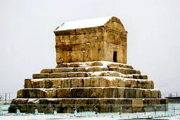 بارش شدید برف در پاسارگاد و آرامگاه کوروش