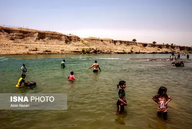 شنا در رودخانه