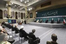 تصاویر دیدار مسئولان نظام و میهمانان وحدت اسلامى‌ با رهبر انقلاب