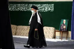 تصاویر رهبر انقلاب در شب عاشورای حسینی