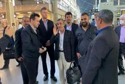 سلفی مردم با احمدی نژاد در فرودگاه امام خمینی(ره)