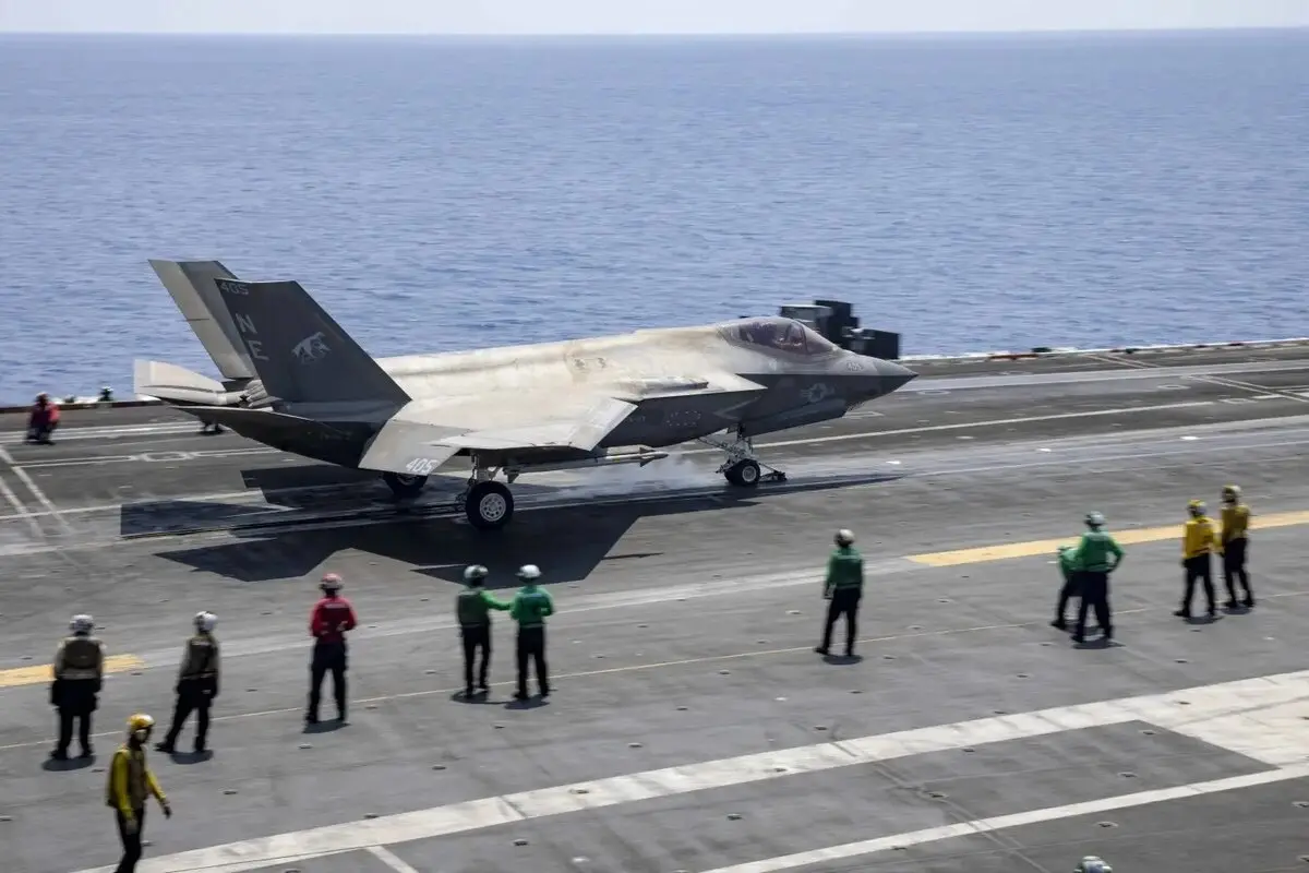 فرمان آماده باش به نیروهای دریایی و هوایی آمریکا