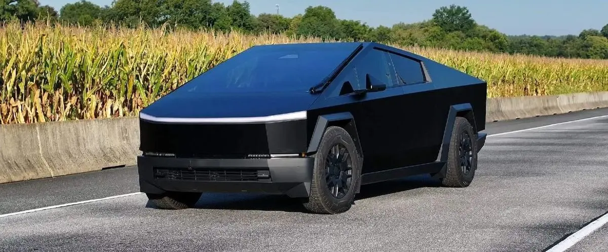 اولین تسلا سایبرتراک در گمرک ایران/ خودروی آمریکایی وارد کشور شد +ویدئو