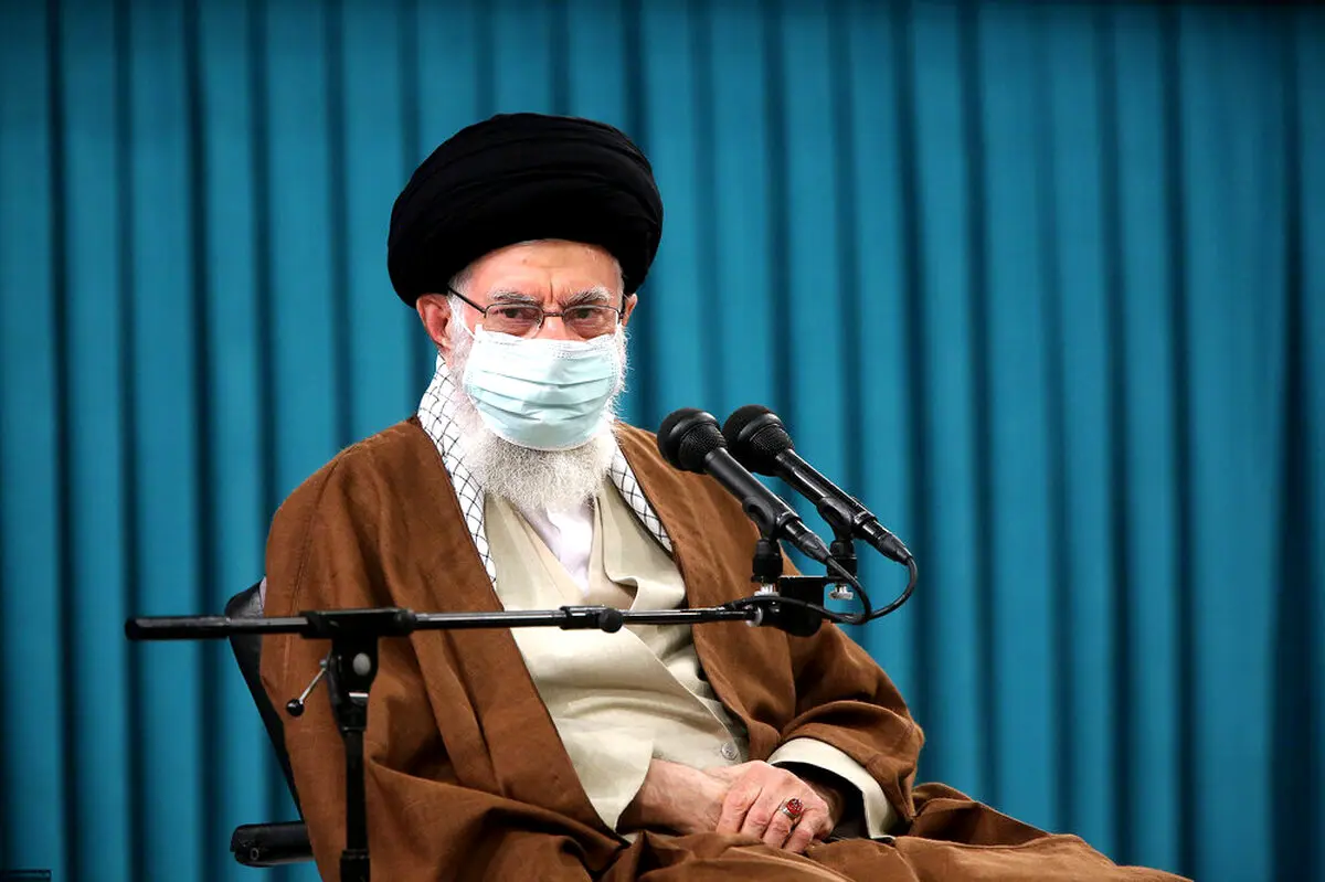  رهبر انقلاب: مایوس و فراری دادن نخبگان خیانت به کشور است