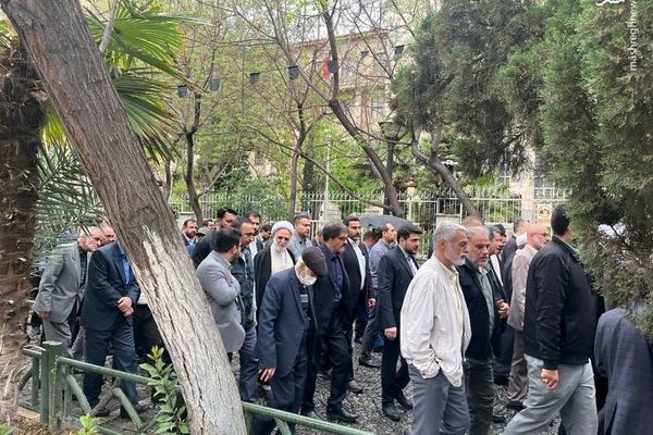 تصاویر تشییع و اقامه نماز بر پیکر مرحوم حجت‌الاسلام‌ نیری