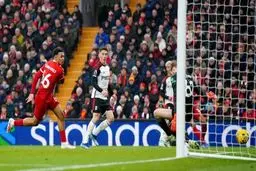 بازگشت لیورپول به دوران لوریس کاری وس! (عکس)‌