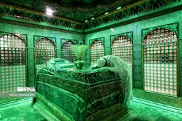 تصاویر غبارروبی ضریح مطهر امام رضا(ع)