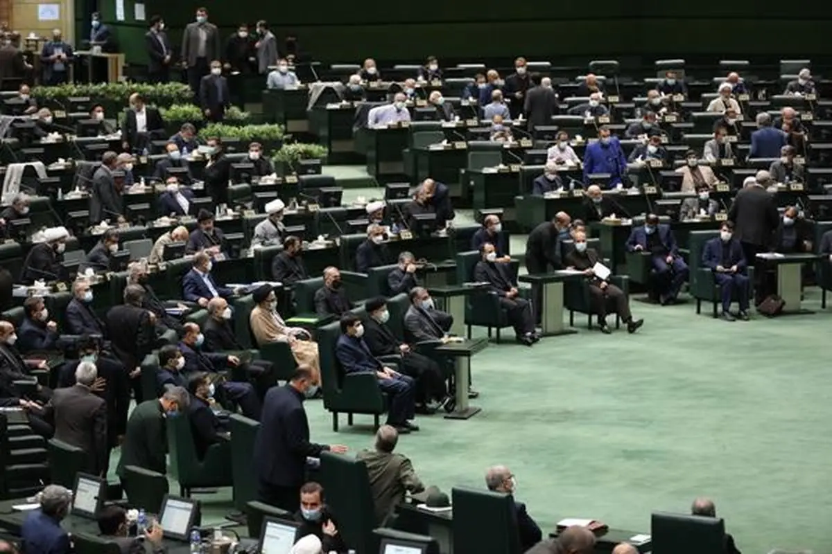 حاشیه عجیب مجلس؛ بطری نفت در جیب نماینده موافق وزیر پیشنهادی!