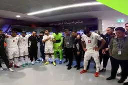 گول موی مرتب و چهره خندان جهانبخش را خورده بودیم