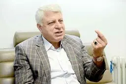 گلایه فیاض زاهد از نحوه برخورد با دختران؛ پلیس به جای مبارزه با دزدان با زنان می‌جنگد