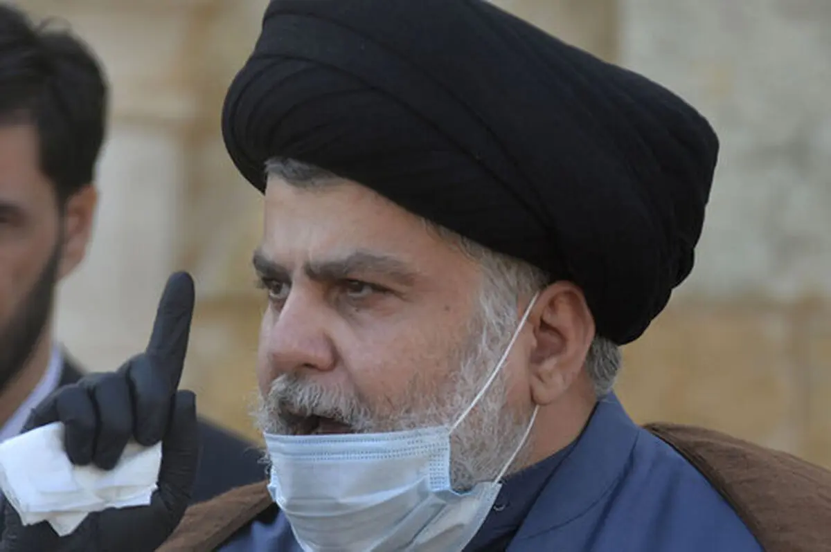 لحظه رای دادن مقتدی صدر در انتخابات عراق