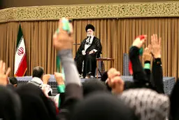 رهبر انقلاب: جرات حمله به مرزهای ایران را ندارند | مسئله مخالفان ایران، انرژی هسته‌ای،حقوق بشر و حقوق زن نیست