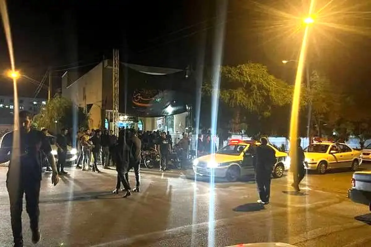 واکنش تند جوانان و بانوان به توهین یک طلبه به پزشکیان در مراسم عزاداری محرم