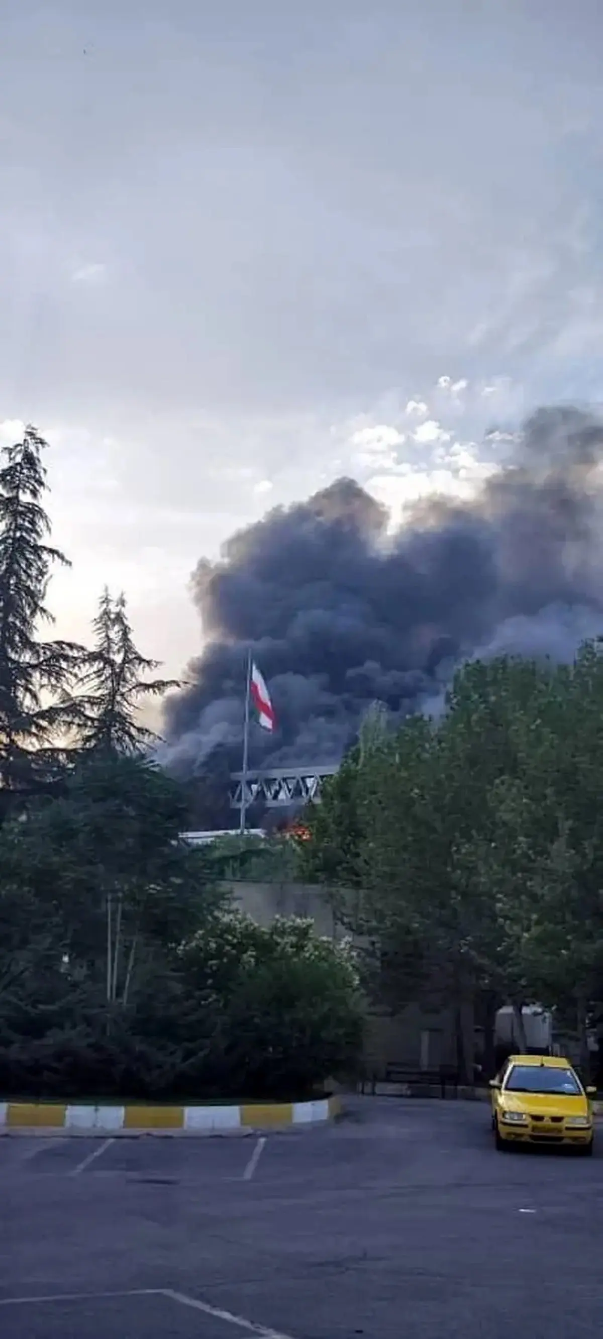 لحظه حمله اسرائیل به صدا و سیما و واکنش مجری شبکه خبر