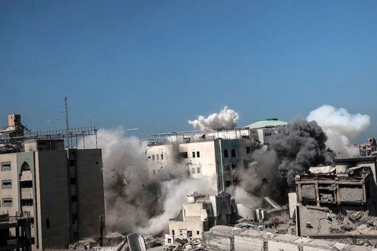 لحظه بمباران ساختمان دانشگاه غزه