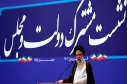 رییسی: با پرهیز از حاشیه‌، برای بهبود معیشت مردم تلاش کنیم