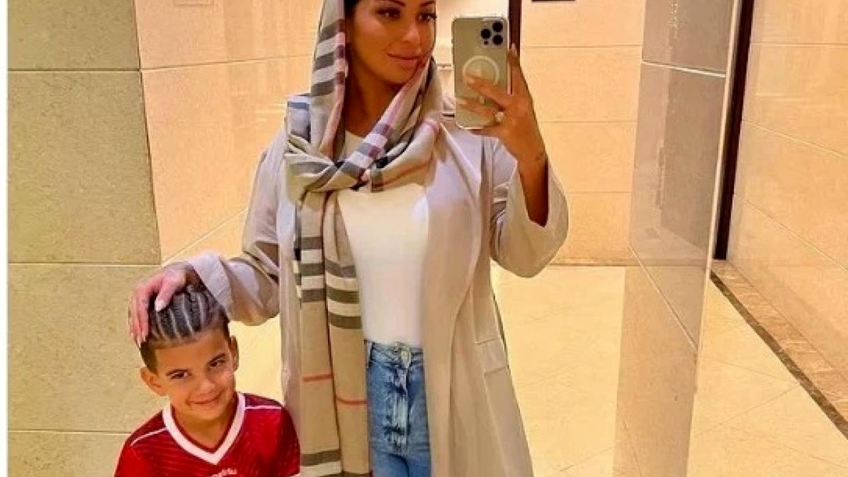 عکس بیحجاب زن لوکادیا در دبی | ژست منشوری مادر فرزندی در خارج ایران