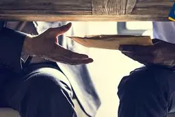 ۲۸۰۰ کارت هدیه فقط نوک ماجرا بود؛ اسامی در راه است!