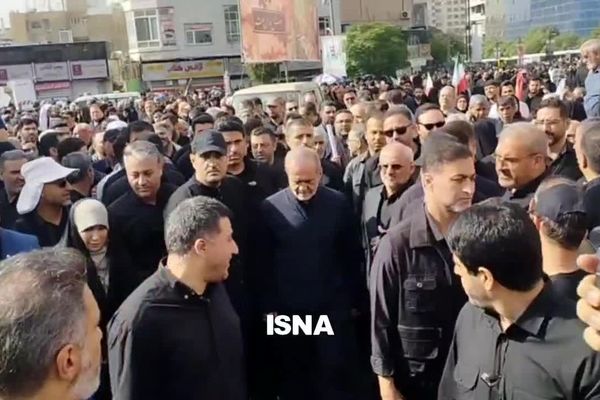 حضور رئیس جمهور در مراسم تشییع پیکر شهدا