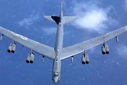 فرود ۴ فروند بمب افکن B-۵۲ Stratofortress آمریکا به منطقه 