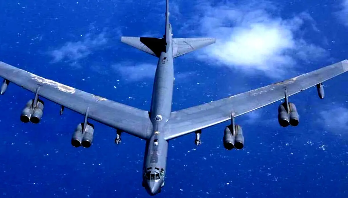 فرود ۴ فروند بمب افکن B-۵۲ Stratofortress آمریکا به منطقه 